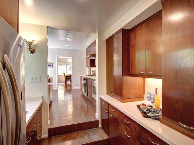 Building Photo - Charming Land Park Home. Modern Comfort Me...