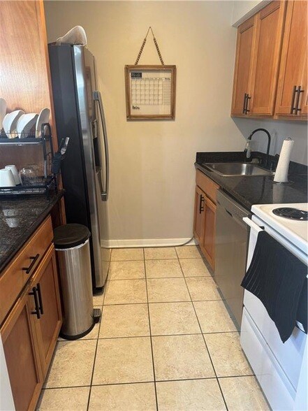 Building Photo - 318 Lake Marina Ave