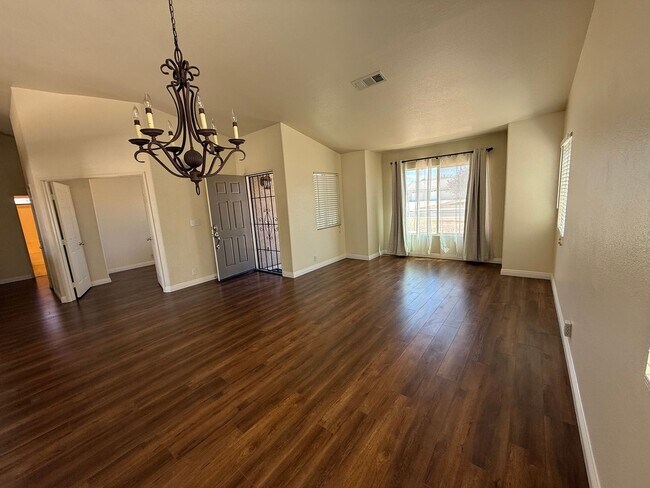 Building Photo - Beautiful Home In Apple Valley Vineyards-4...