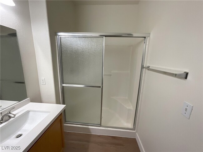 Building Photo - 3400 Cabana Dr