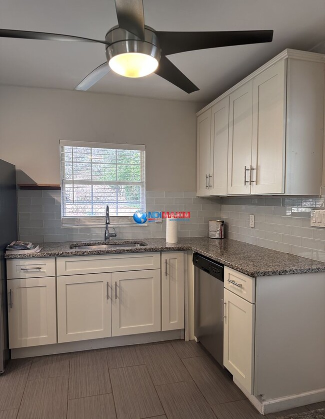 Building Photo - Great location newly RENOVATED ranch in Brookhaven