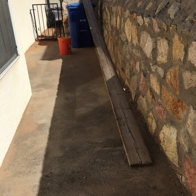 Building Photo - Beautiful house near Loop 375 and Edgemere