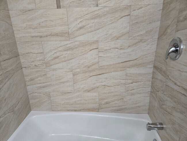 Building Photo - Completely Upgraded 2 bedroom Condo in Riverside