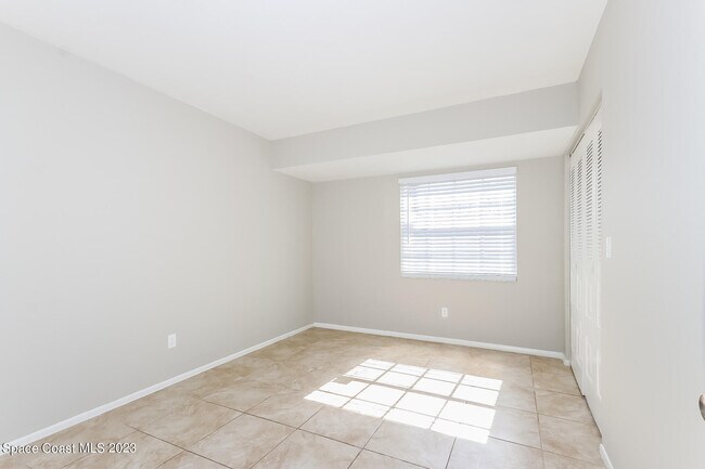 Building Photo - 1376 23rd Pl SW