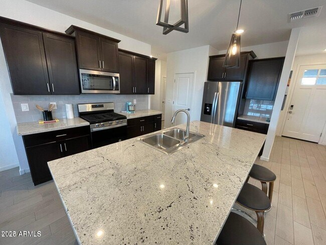 Building Photo - 40629 W Sunland Dr
