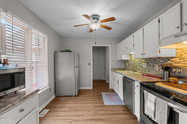 Building Photo - 39 Orrin Ct