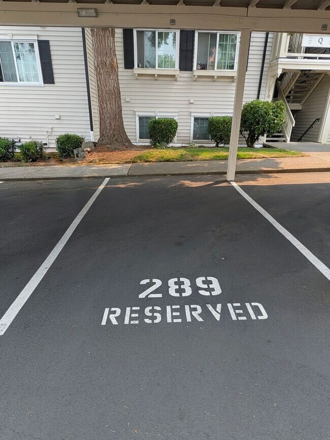Building Photo - Spacious 2 Bedroom Condo in Gated Community with Pool