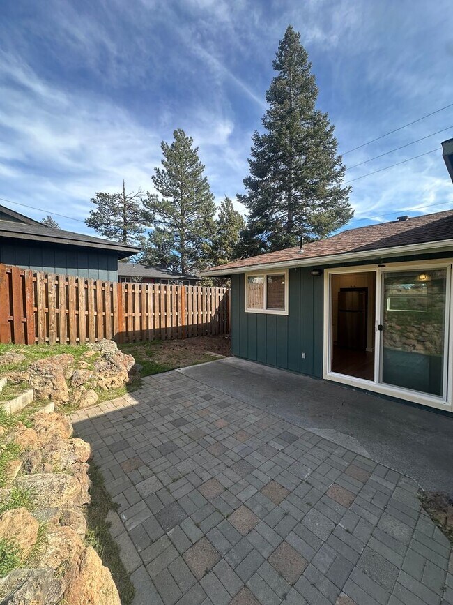 Building Photo - 928 NW Portland Ave