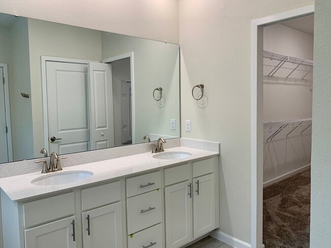 Building Photo - Beautiful Town house for Rent