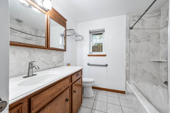 Building Photo - 5813 Russell Ln
