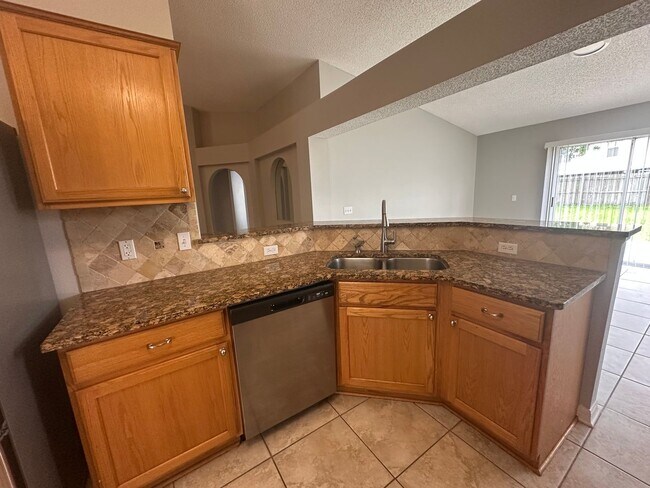 Building Photo - Coastal Living, Close to the Beaches, Comm...