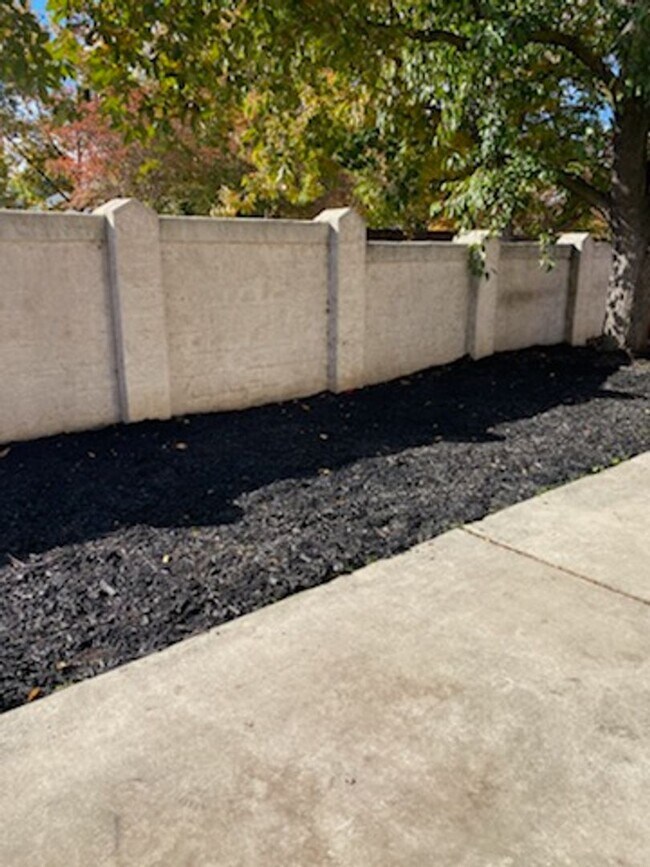 Building Photo - Antelope Highlands 3 Bdrm, 2 Bath!