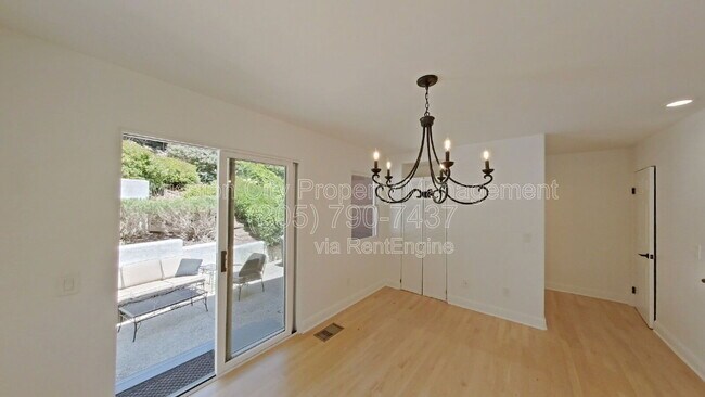 Building Photo - 2570 Lillie Ave