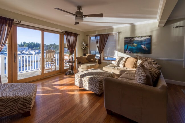 Building Photo - 16 Sisson St