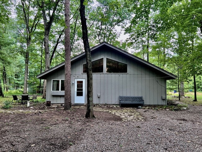 Building Photo - 8904 Park Ln