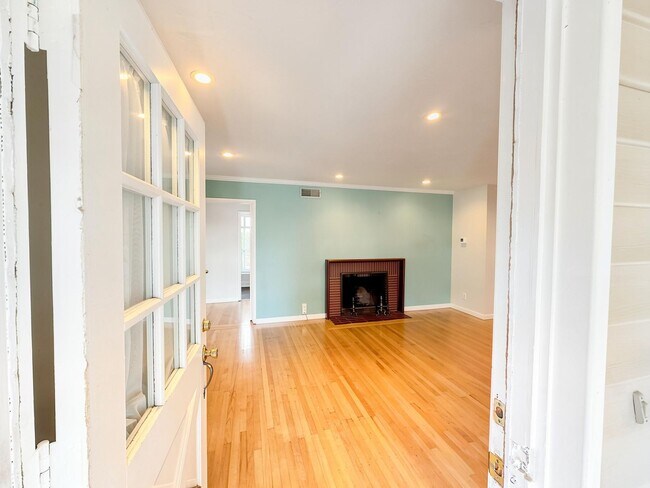 Building Photo - Bright & Spacious 3-Bedroom Home with Expansive Yard in Sacramento