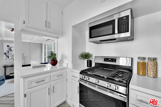 Building Photo - 560 Croft Ave