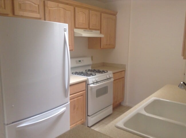 Building Photo - 12061 Meadow Gate Dr