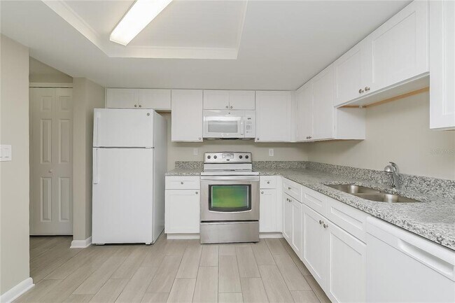 Building Photo - 9141 Haverford Ln
