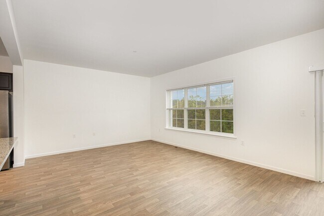 Building Photo - 7880 Briarwood Dr