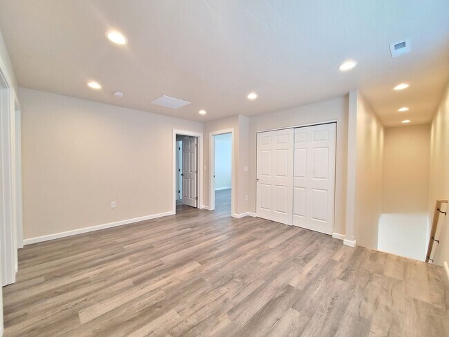 Building Photo - $2,350- 3 Bed / 2 Bath Beautiful Newer Bui...