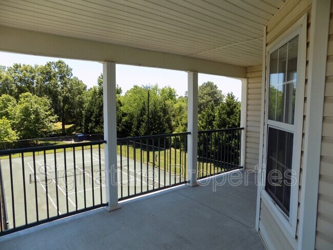 Building Photo - 801 Brassie Ln
