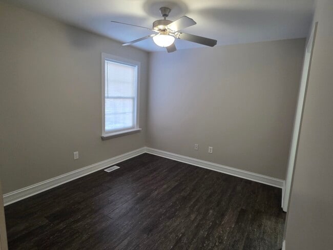 Building Photo - 234 W Kyra Ln