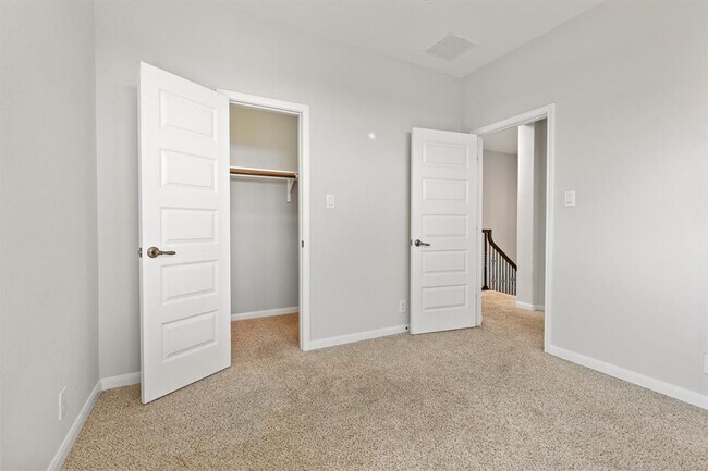 Building Photo - 506 Hummingbird Ln