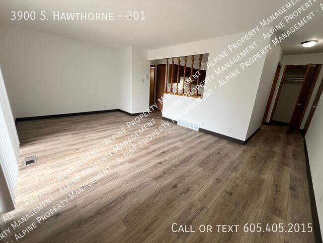 Building Photo - 3900 S. Hawthorne-301