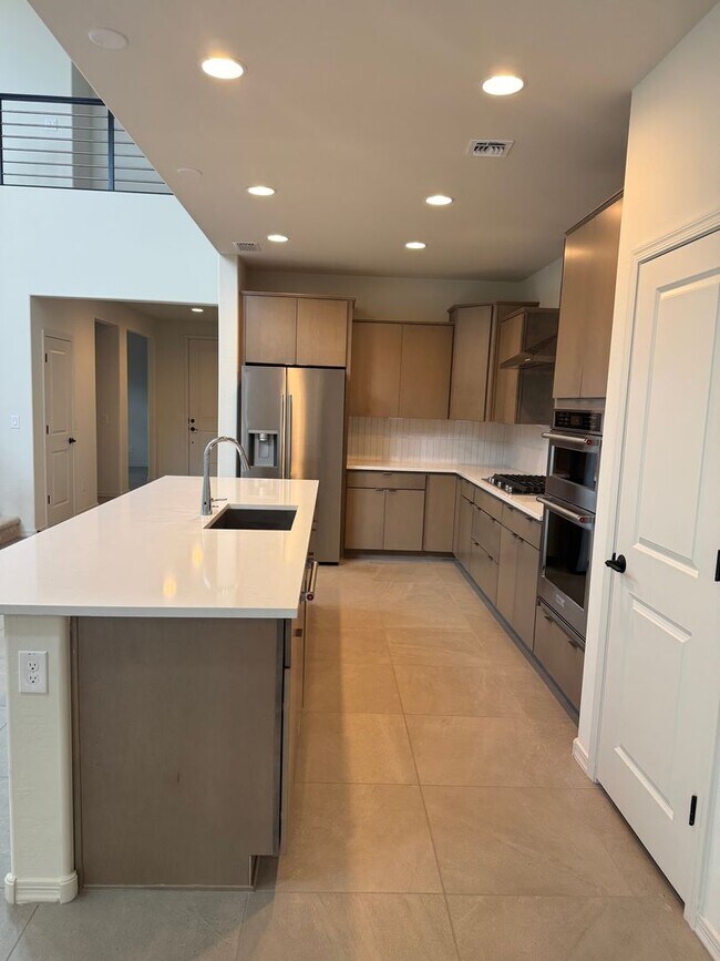 Building Photo - 17156 W Smoketree Dr