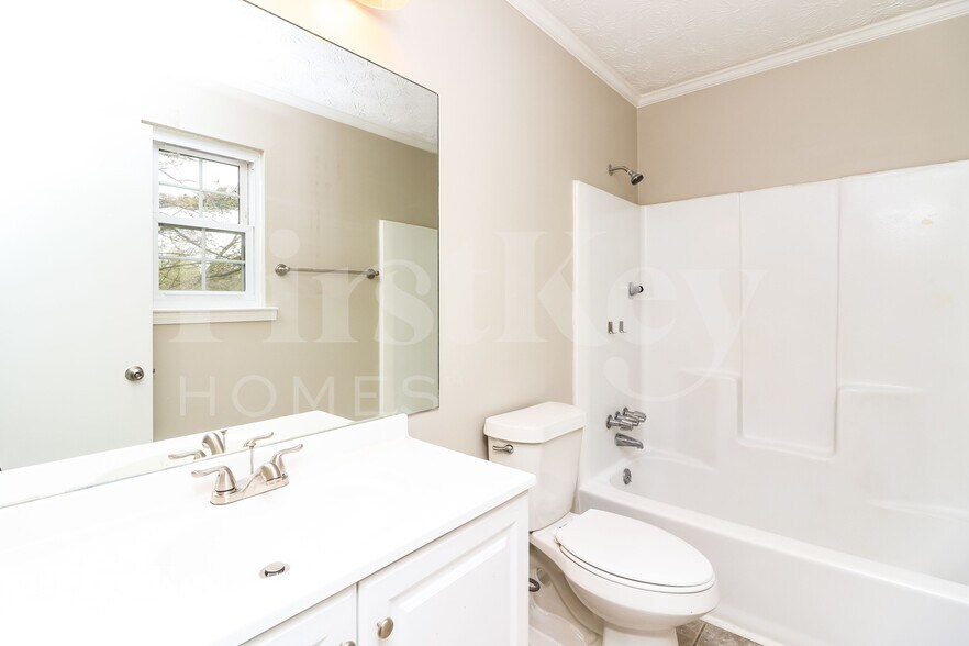 Building Photo - 1705 Olde Oak Dr