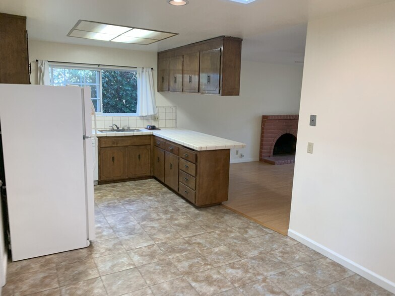 Building Photo - 2823 Cascade Pl