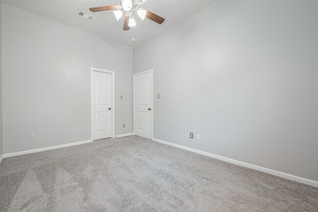 Building Photo - 6015 Hewes Point Ln