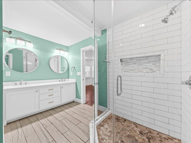 Building Photo - 2 Bedroom, 2 Bath Home with ADU Downtown Charleston!
