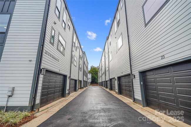 Building Photo - 411 Charles Ave