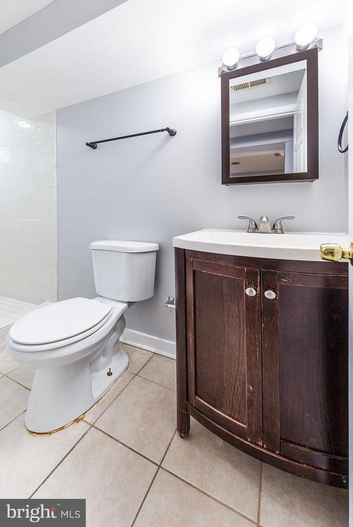 Building Photo - 117 R St NW