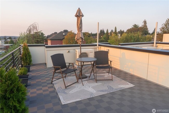Building Photo - 2bd/1.75ba Seattle Townhome