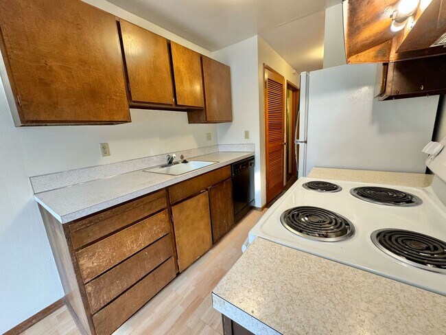 Interior Photo - 117 12th Ave E