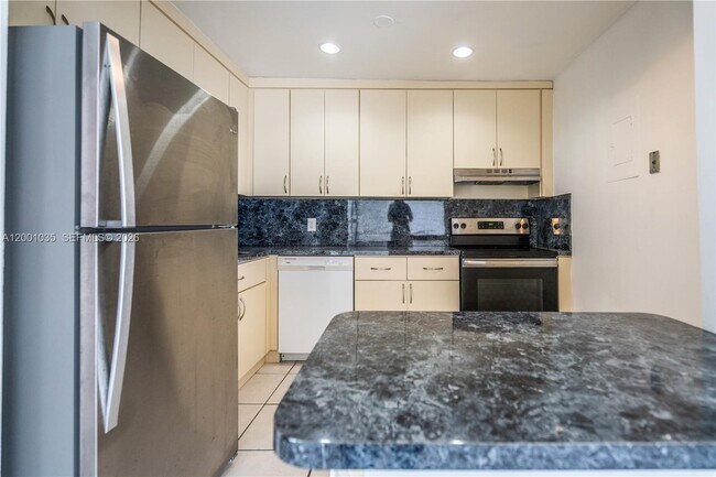 Building Photo - 7150 Indian Creek Dr