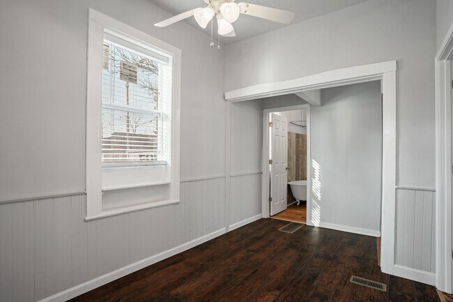 Building Photo - 511 Schirmer St