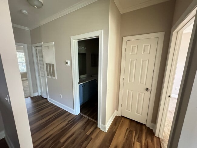 Building Photo - Beautiful 2 bed 2 bath Condo - In Great Lo...