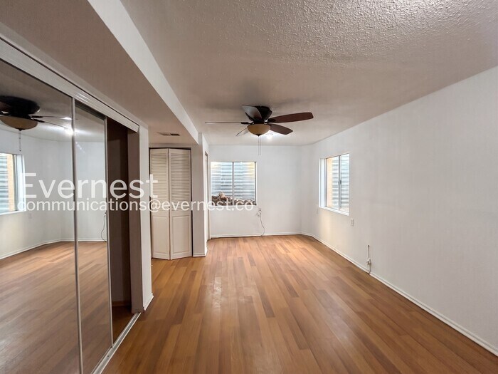 Building Photo - 3212 Blue Grass Cir
