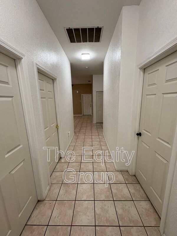 Building Photo - 1040 N Sumter Ct