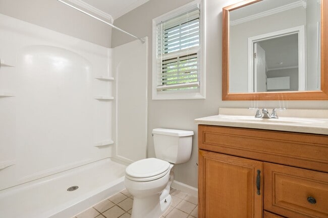 Building Photo - Renovated 3 Bed Ranch Style with large Fenced-in yard!