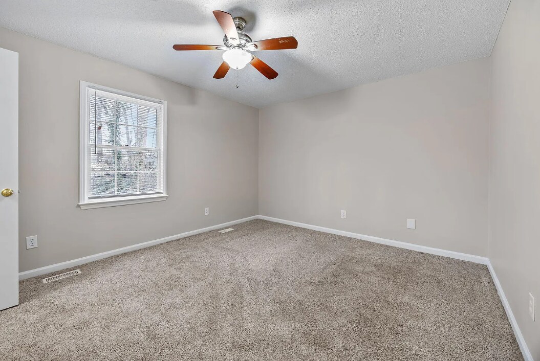 Building Photo - 831 Dalewood Dr