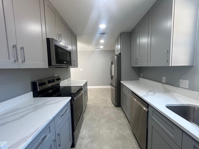 Building Photo - 7923 Oak Forest Dr