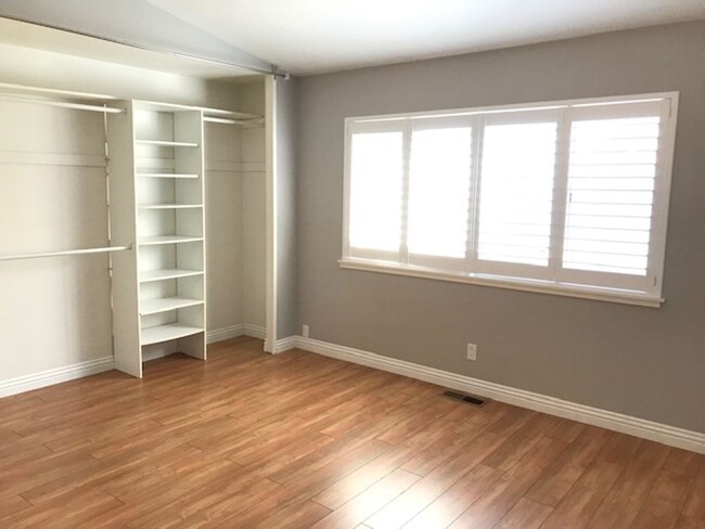 Building Photo - 2 bedroom, 2 bath townhome in Walnut Creek...