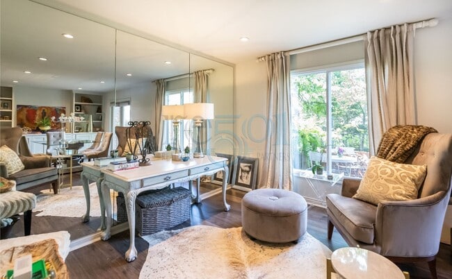 Building Photo - Elegant, updated Pleasant Valley townhome in the heart of WLR