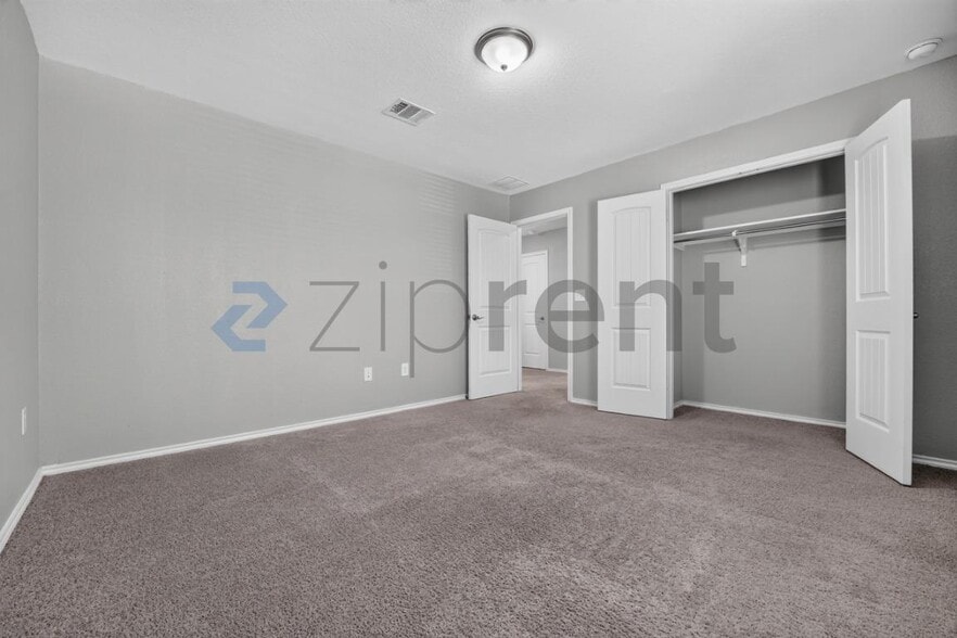 Building Photo - Unit