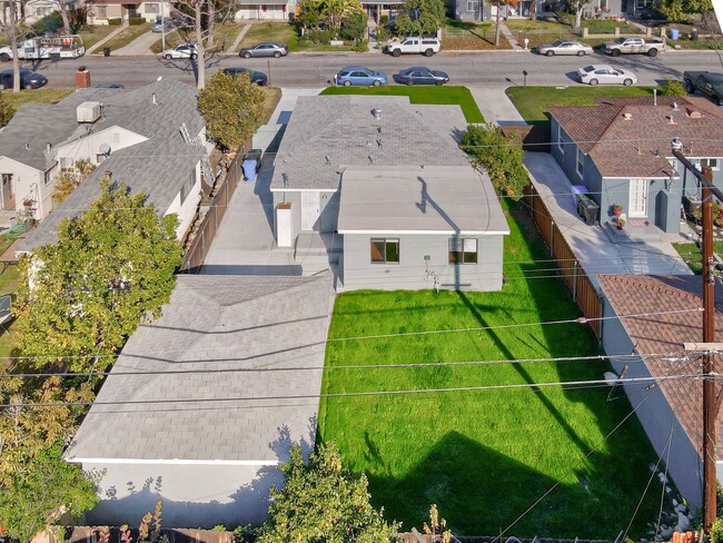 Building Photo - Single Family Home in Quiet Neighborhood.